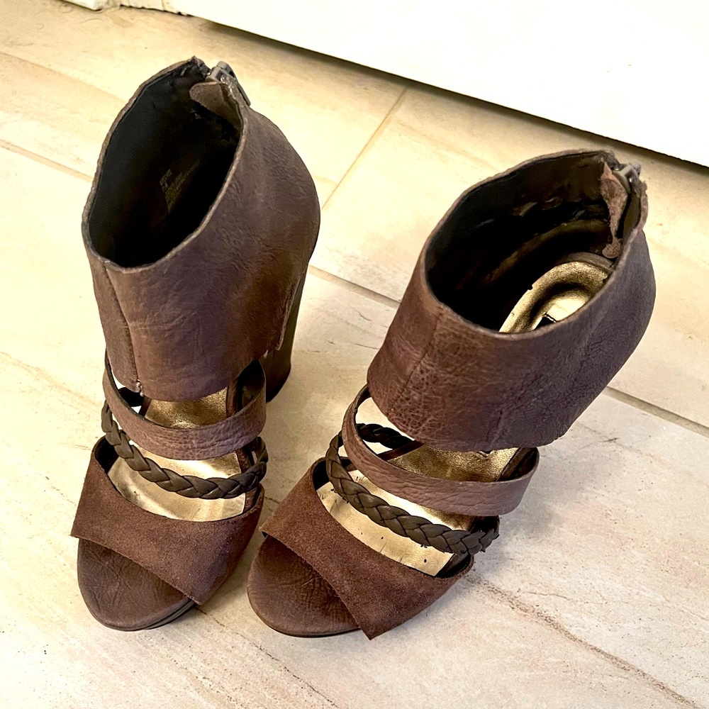 Steve Madden “Wrecked” Taupe